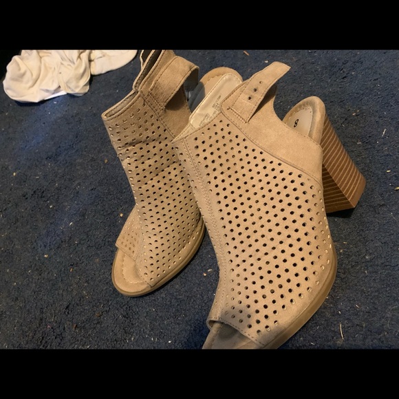 Heels - Picture 2 of 2